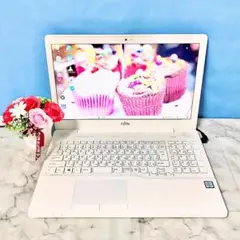 超美品✨薄型軽量 富士通ノートパソコン 白 WEBカメラ付き 設定済み❣