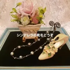 バラのお花とネックレスと 素敵な靴の置物