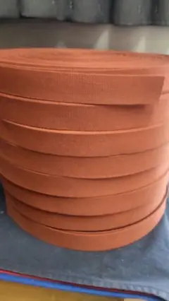 茶色のテープ素材 1.5cm幅 ロール状