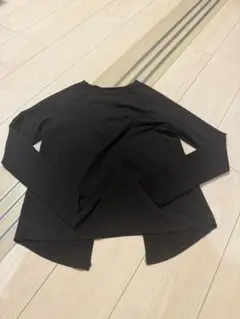 ブラック長袖ヨガウェア バックオープン