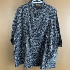 黒地に花模様のデザインがとても素敵なたっぷりサイズのブラウス。3L新品未使用品