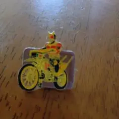 仮面ライダークウガ　ピンバッジ 東映