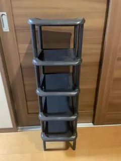 グレーの5段プラスチックシェルフ