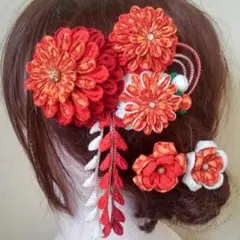 赤と金の髪飾り＊つまみ細工　髪飾り