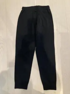 UNIQLO 黒 スリムフィットパンツ