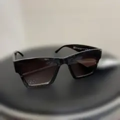 H&M ブラックスクエアサングラス 新品未使用