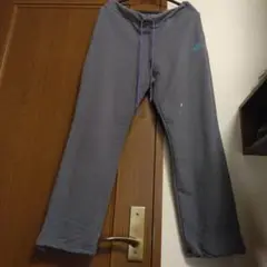 ナイキ　パンツ　グレー