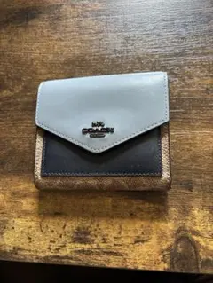 美品✨COACHバイカラー二つ折り財布