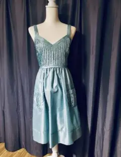BCBGのワンピース　水色　光沢あり