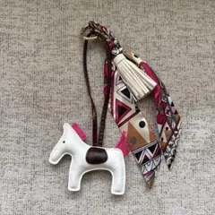 【新品】バッグチャーム　馬　ポニー　キーホルダー　スカーフ付き　白　ホワイト