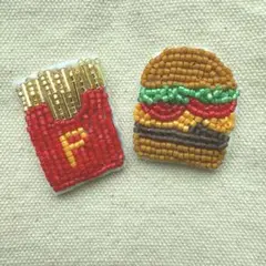 ビーズ刺繍ブローチ　ポテトとハンバーガー　ハンドメイドブローチ