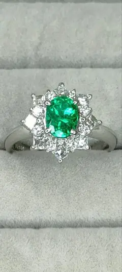 pt900 グリーンエメラルドリング 0.89ct