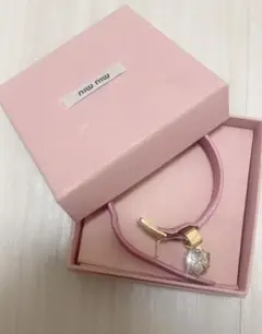 今だけ!MIUMIU クリスタル付きマドラスレザーブレスレット