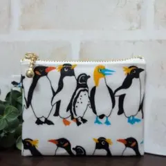 ミニミニポーチ　ラミネート　並んだペンギン　ホワイト