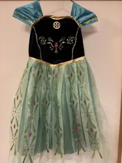 アナと雪の女王のアナのドレス