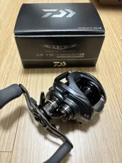 DAIWA - 【中古/未使用品】 ダイワ 23 スティーズ AII TW 1000L   /A245M DAIWA - 【中古/未使用品】 ダイワ 23 スティーズ AII TW 1000L