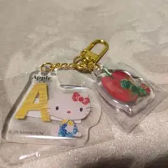 ハローキティ　はらぺこあおむし ツインアクリルキーホルダー