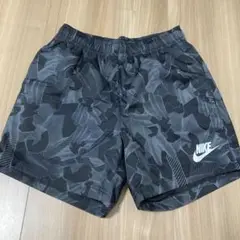 NIKE ナイロン　ショートパンツ