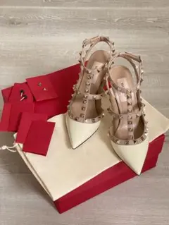 【新品未使用】ヴァレンティノ ロックスタッズ エナメルアンクルストラップパンプス