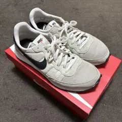 Nike challenger クリーム/ブラック