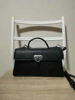 本革ブラックショルダーバッグ　スタンスウォレット