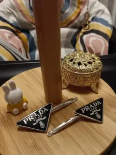 PRADA 三角　ヘアピン　ブラック 2個セット