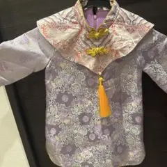 紫色の伝統的なセレモニースーツ