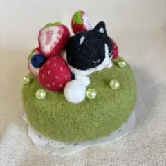 羊毛フェルト　にゃもケーキ　ハチワレ猫