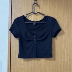 黒いクロップドトップ 半袖 ボタン付き