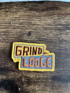 GRIND LODGE (グラインドロッジ) ステッカー 四銃士 LOV