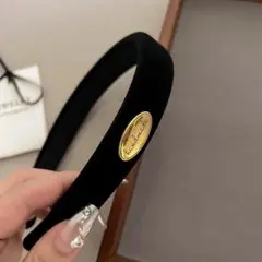 再入荷♡　シンプル　ブラック　カチューシャ　ゴールド　ワンポイント　オルチャン