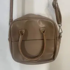 ベージュ スクエア型 ショルダーバッグ
