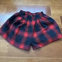 赤と黒のチェック柄ハーフパンツ