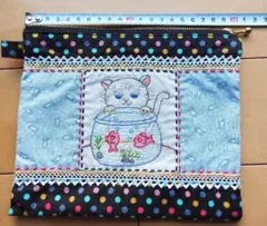 猫と金魚鉢刺繍ポーチ
