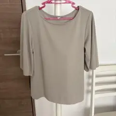 UNIQLO トップス　ベージュ