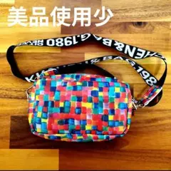 【美品使用少】ショルダーバッグ　モザイク柄　レディース　汚れなし　女性　かばん