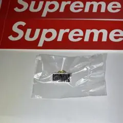 SUPREME ピンバッジ ・ステッカー2枚