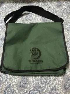 阪神タイガースファンクラブ98 TIGERS YEAR メッセンジャーバッグ