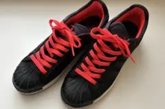 adidas ブラック/レッド スニーカー
