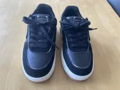Hawkins　スニーカー