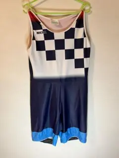 ローイングスーツ