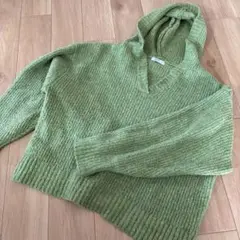 ★フード付き緑色ニットセーター