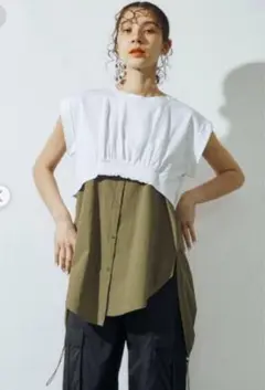UN3D. クロップドTシャツ