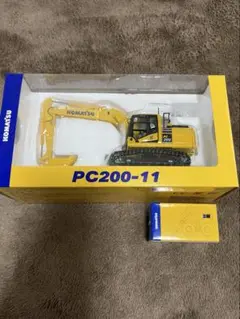 値下げ　コマツ建機　pc200-11 重機　フィギュア Amazon.co.jp: △超希少！ミニチュア 1/50 コマツ KOMATSU 油圧