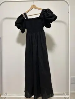 黒のパフスリーブワンピース　redyazey