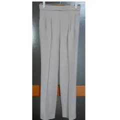 フロントタックテーパードパンツ　アイボリー