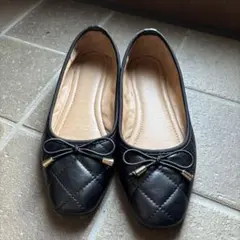 ブラック キルティング フラットシューズ