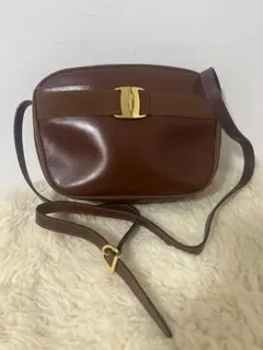 フェラガモ ヴァラリボン レザー ショルダーバッグ ブラウン