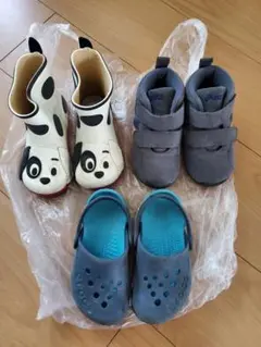 パンダデザインのレインブーツと靴2足
