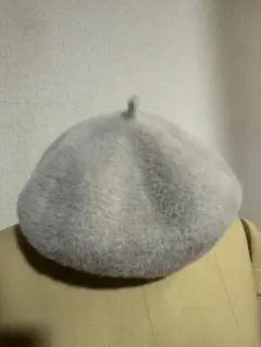 グレーのファー ベレー帽